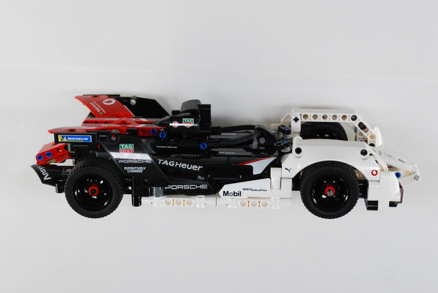 Hox3D Wall Mount for LEGO® Technic™ 42122 Jeep® Wrangler – HOX3D